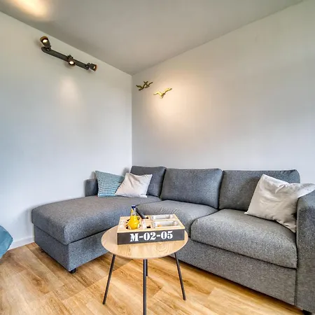 - Haus M, App 0m0205 *